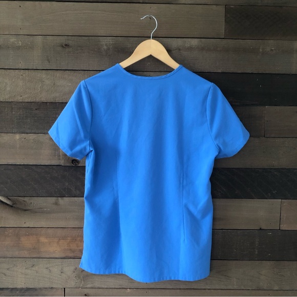 FIGS Women's Catarina Short Sleeve Scrub Top in Light Blue - Picture 3 of 6